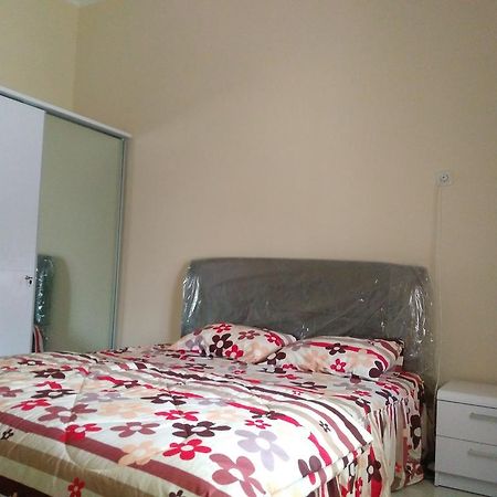 Jasmine Park Guest House Semarang Dış mekan fotoğraf