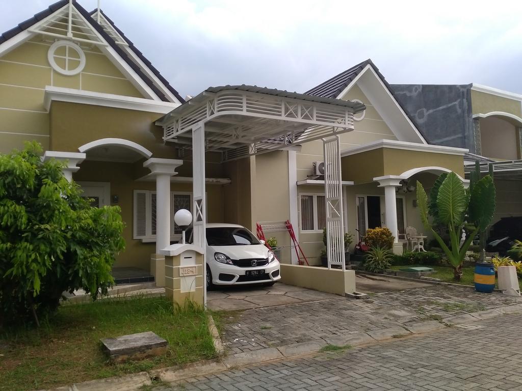 Jasmine Park Guest House Semarang Dış mekan fotoğraf