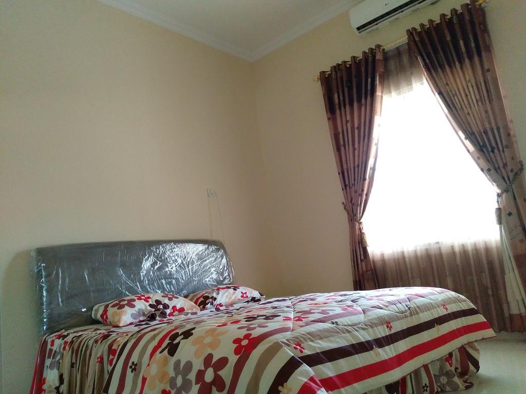 Jasmine Park Guest House Semarang Dış mekan fotoğraf