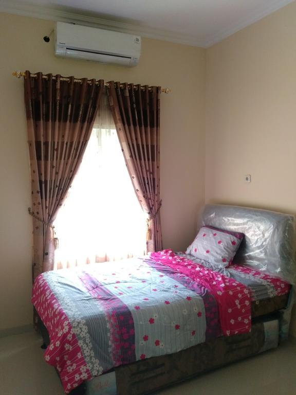Jasmine Park Guest House Semarang Dış mekan fotoğraf