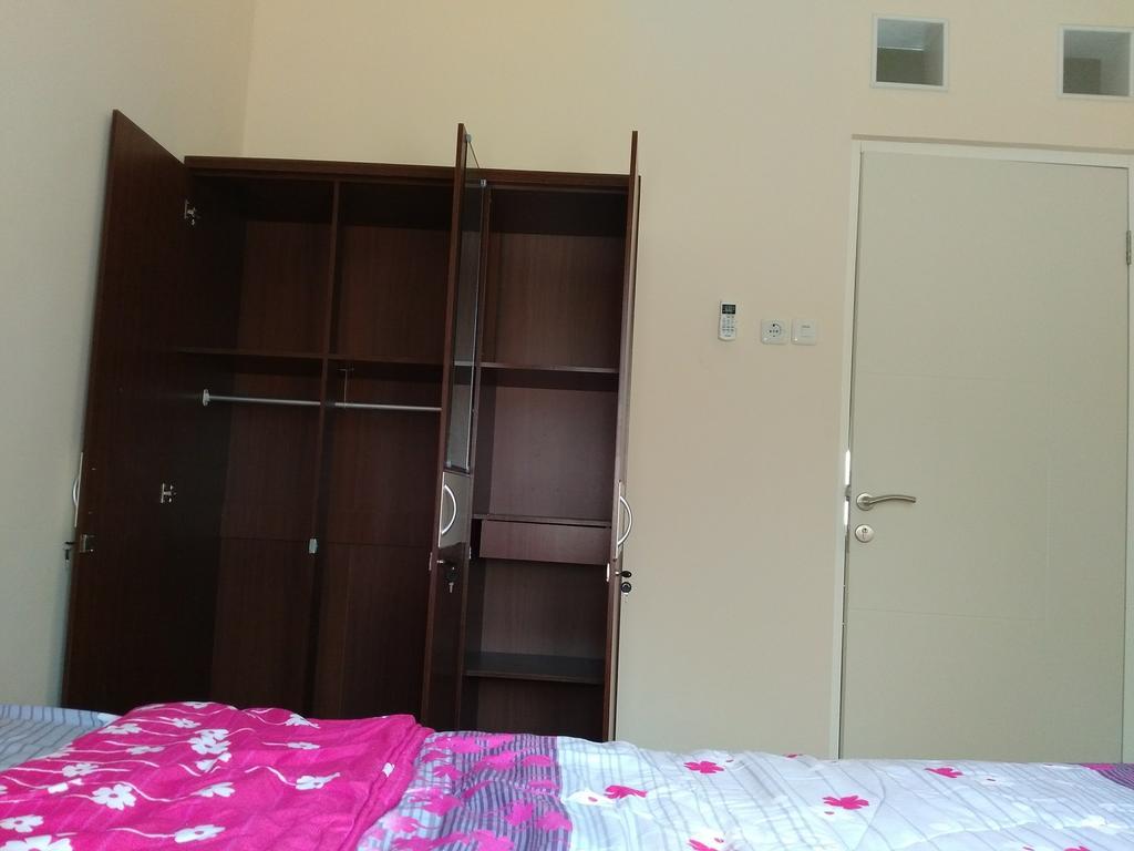 Jasmine Park Guest House Semarang Dış mekan fotoğraf