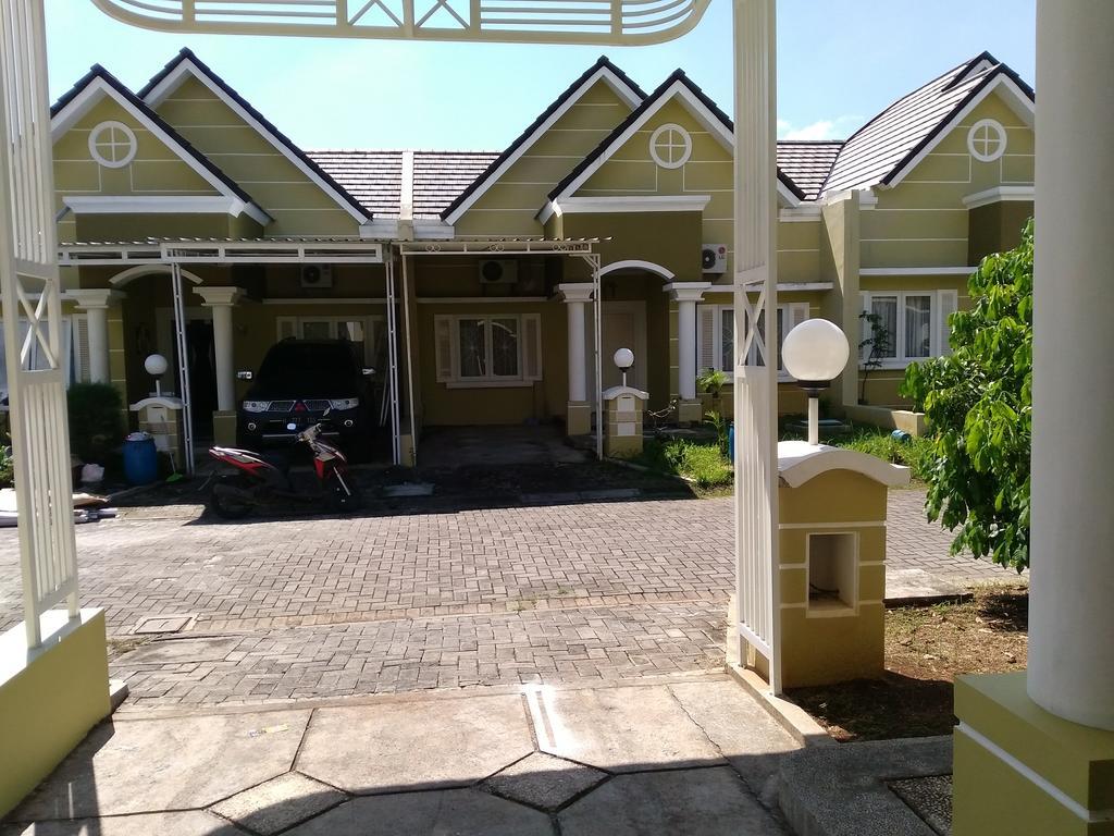 Jasmine Park Guest House Semarang Dış mekan fotoğraf