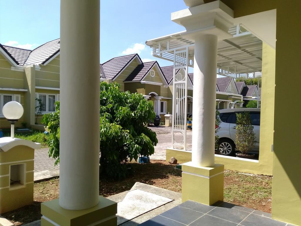 Jasmine Park Guest House Semarang Dış mekan fotoğraf